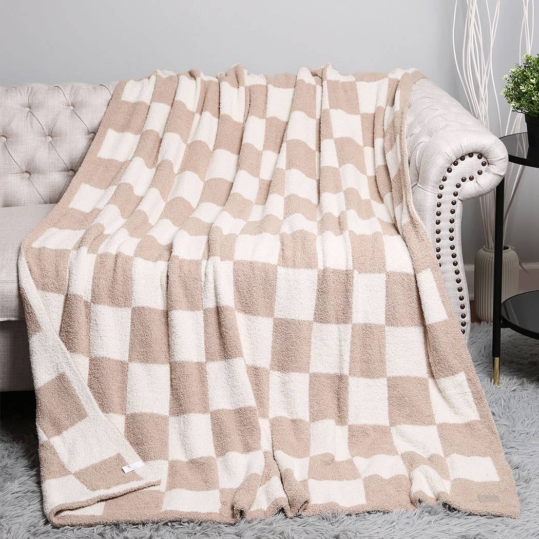 Checkerboard Patterned Throw Blanket: Black / ONE SIZE