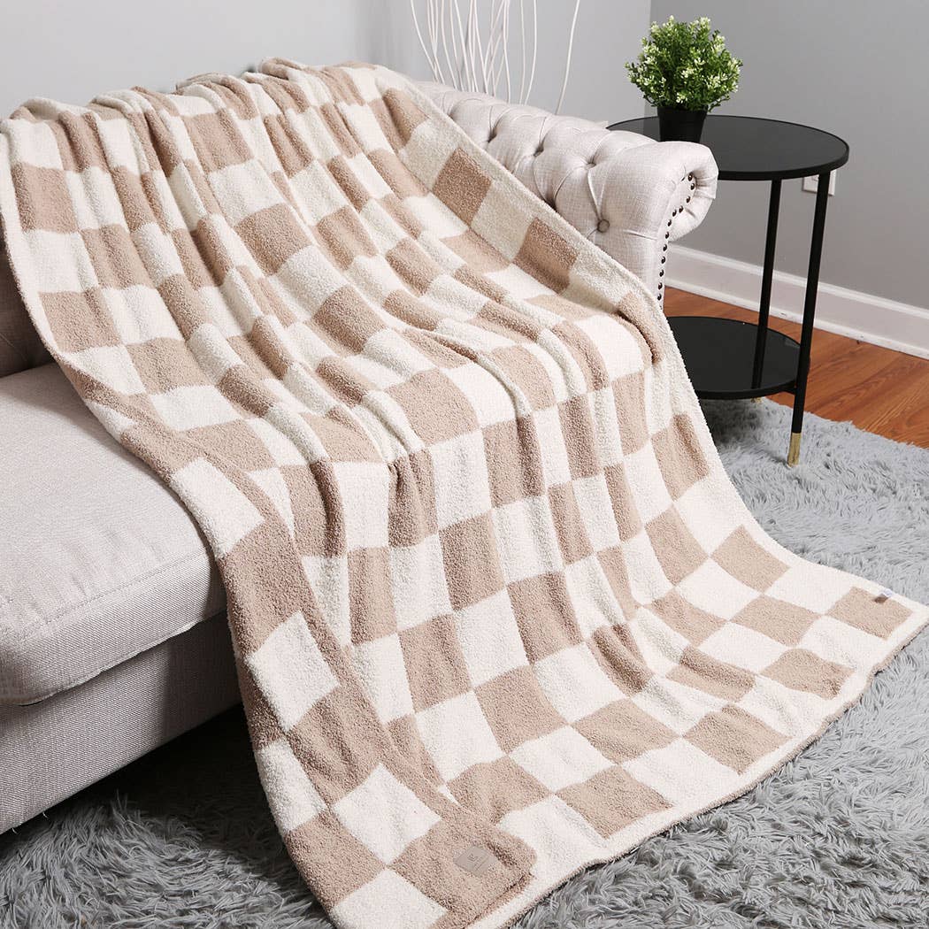 Checkerboard Patterned Throw Blanket: Black / ONE SIZE