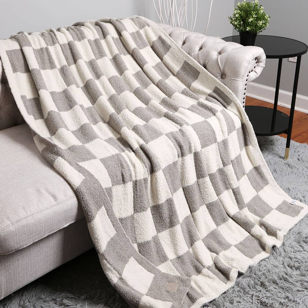 Checkerboard Patterned Throw Blanket: Black / ONE SIZE