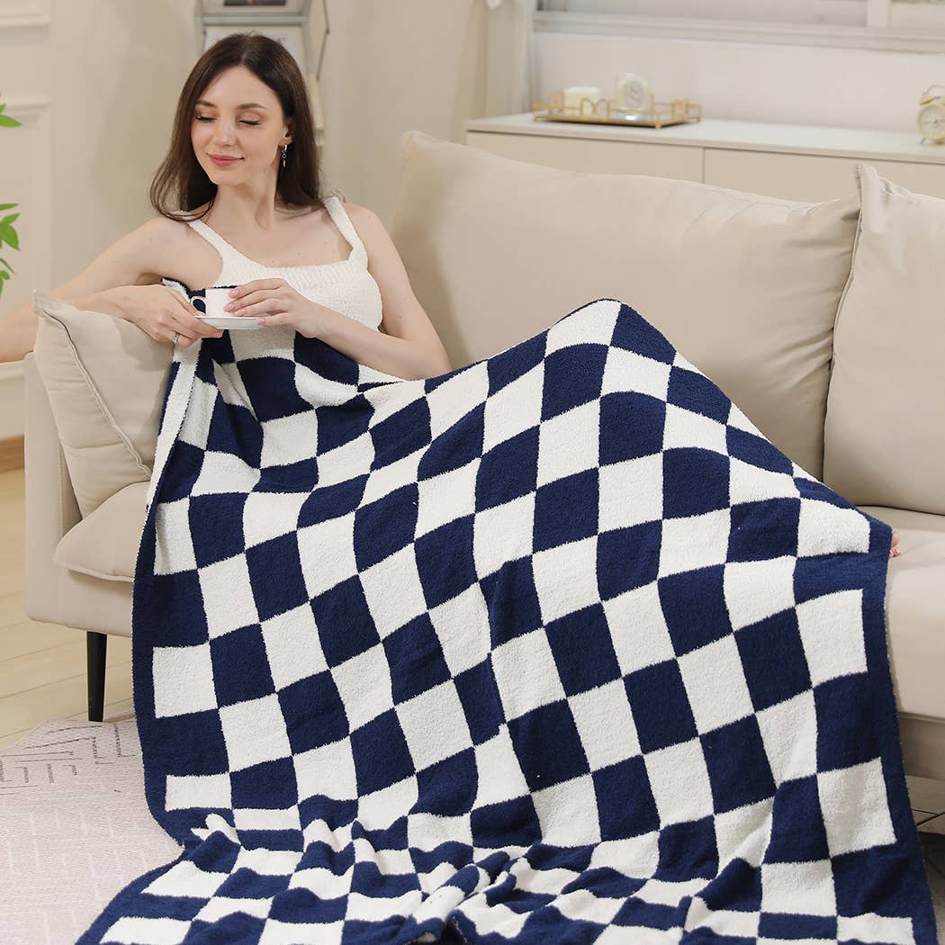 Checkerboard Patterned Throw Blanket: Black / ONE SIZE