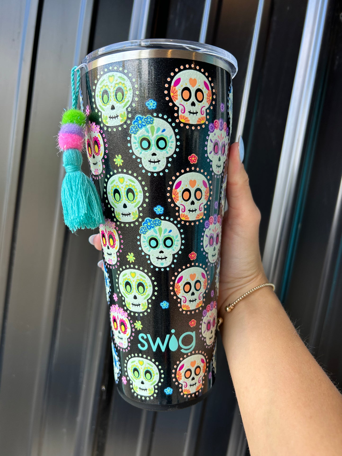 32oz Swig Sugar Skulls